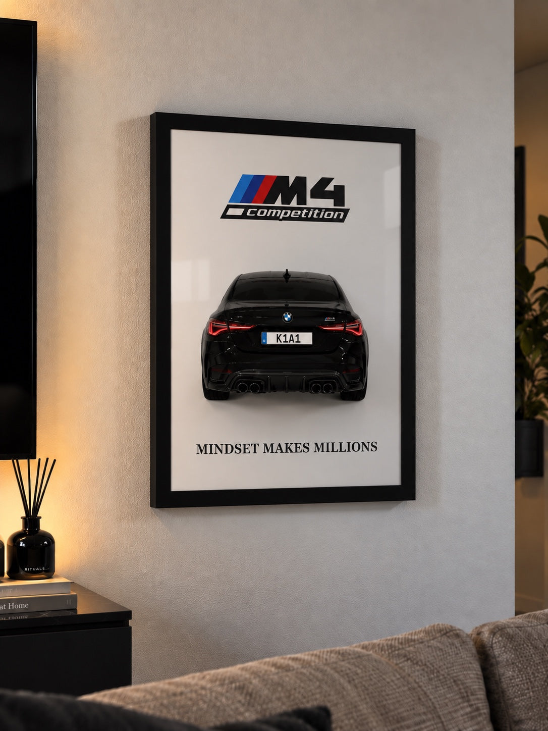 BMW M4 Competition – VETTA Autorahmen an der Wand